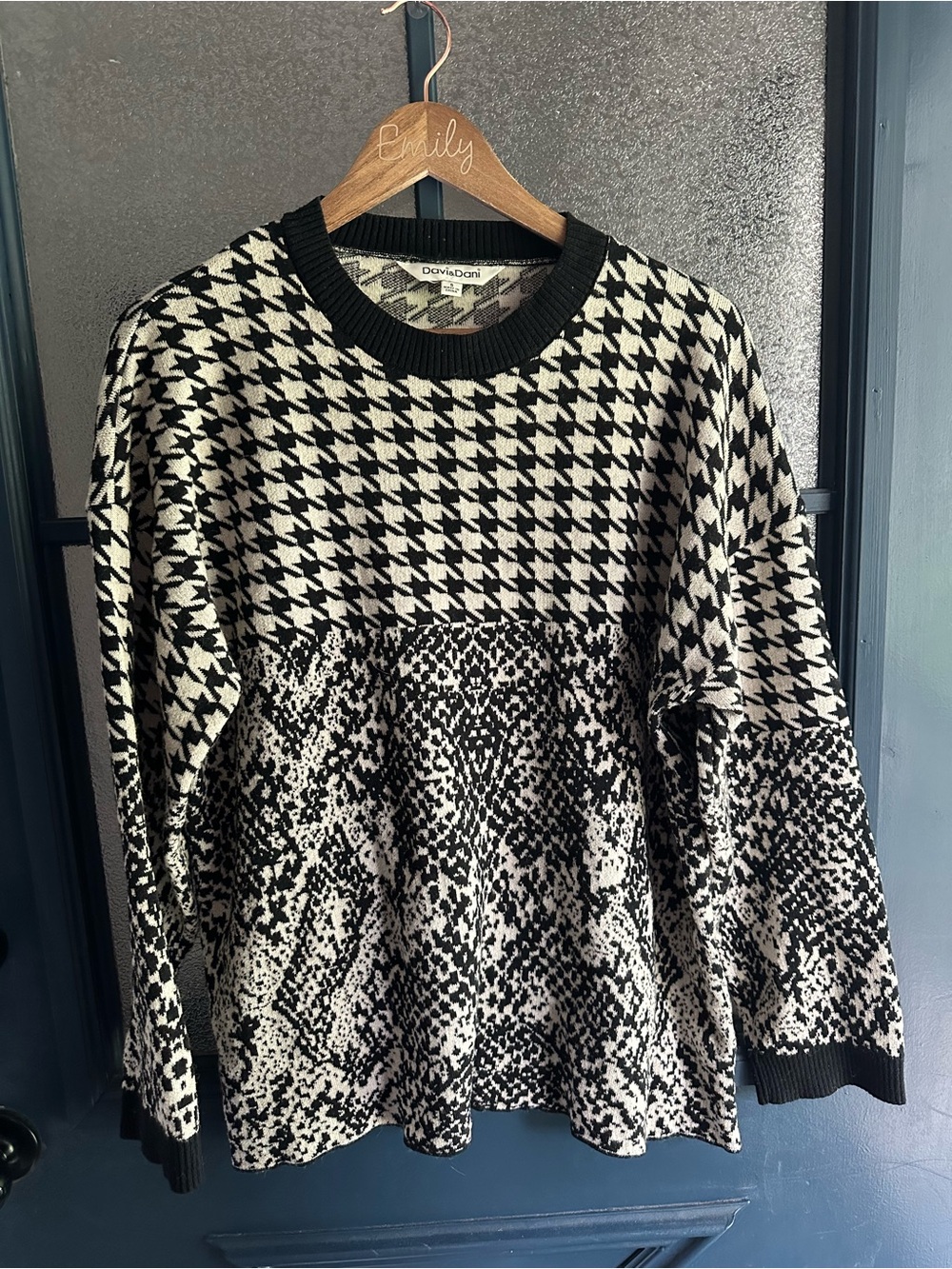 DAVI & DANI Black and White Mixed Houndstooth Jacquard Crewneck Sweater